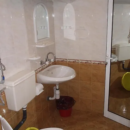 ホテル Familia Fantastiko 2*